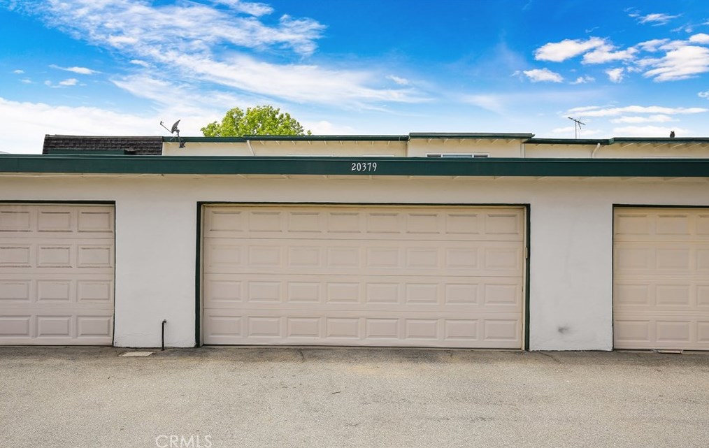 20379 Fee Ln, Huntington Beach CA  92646-5221 exterior