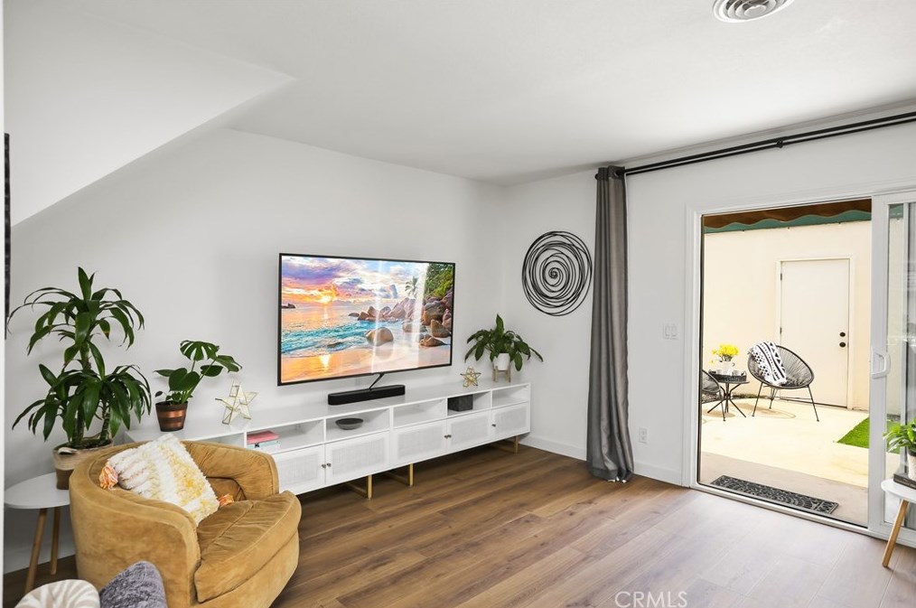 20379 Fee Ln, Huntington Beach CA  92646-5221 exterior