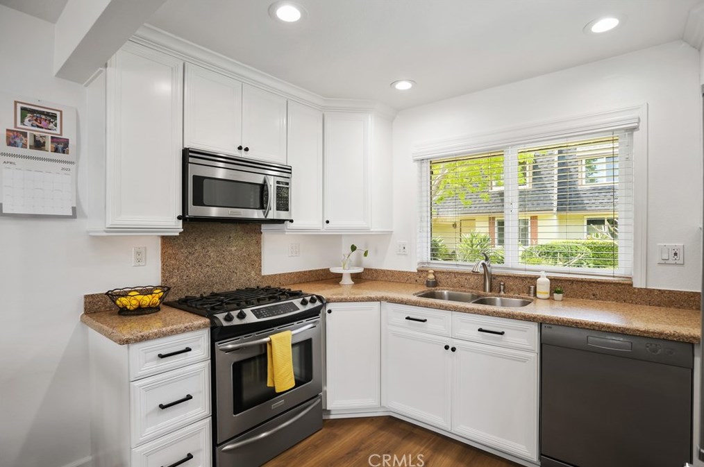 20379 Fee Ln, Huntington Beach CA  92646-5221 exterior