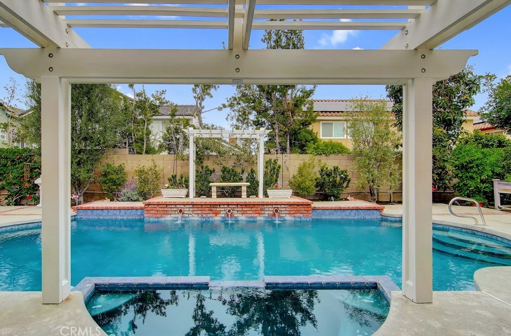 8831 Cliffside Dr, Huntington Beach, CA 92646-2619