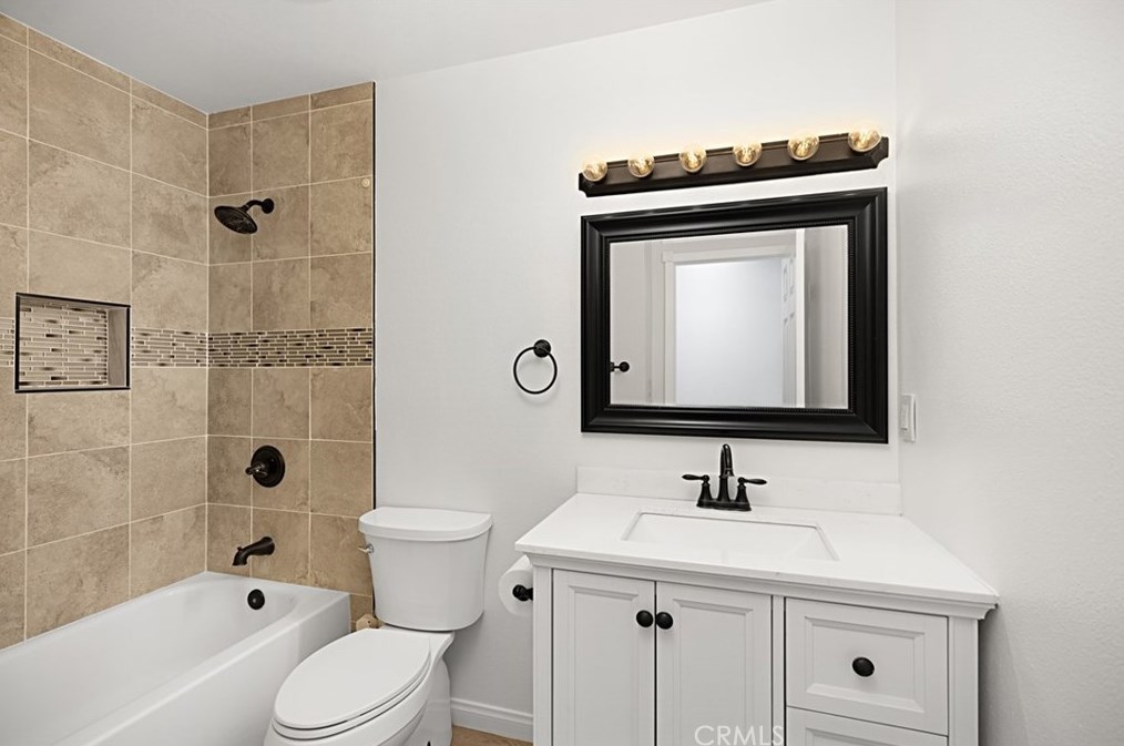 8521 Jennrich Ave, Westminster CA  92683-4614 exterior