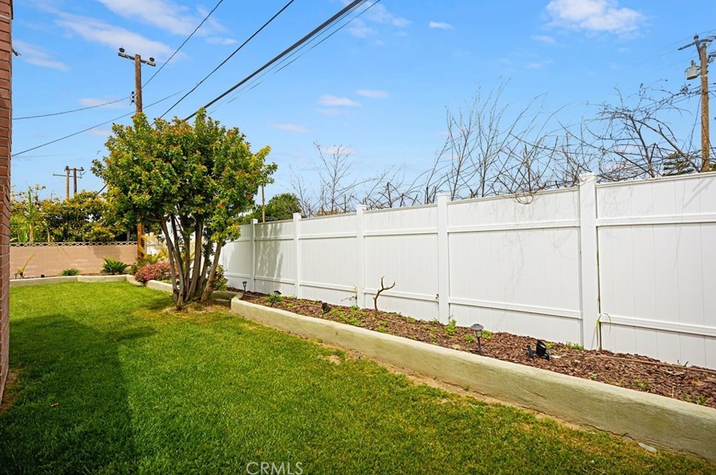 8521 Jennrich Ave, Westminster CA  92683-4614 exterior