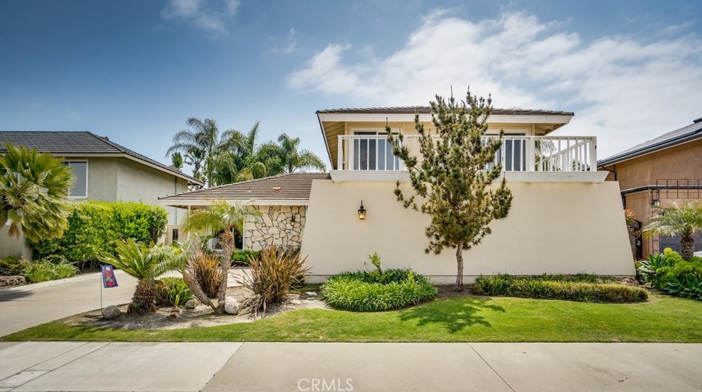 6852 Via Carona Dr, Huntington Beach, CA 92647-6648