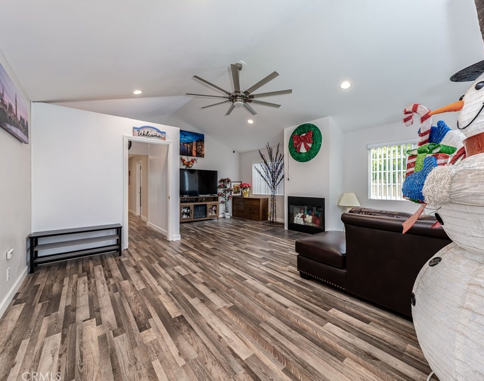 15401 Purdy St, Westminster CA  92683-6376 exterior