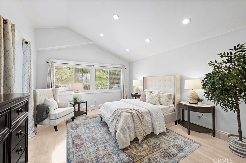 66 Oakcliff Dr, Laguna Beach CA  92677-5650 exterior