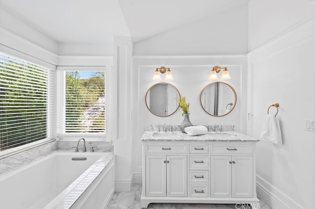 66 Oakcliff Dr, Laguna Beach CA  92677-5650 exterior