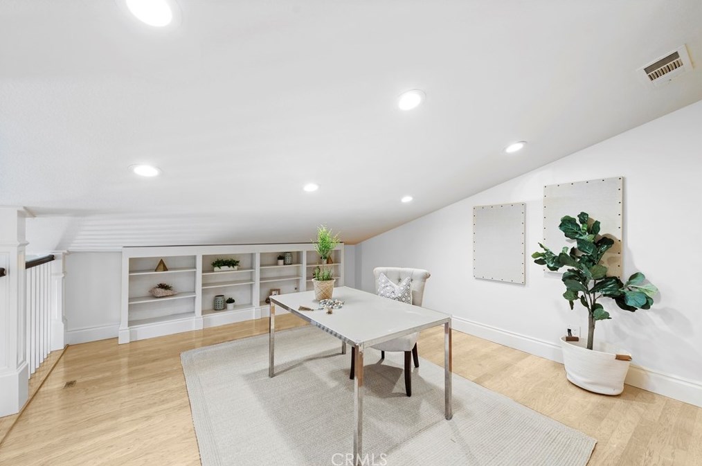 66 Oakcliff Dr, Laguna Beach CA  92677-5650 exterior
