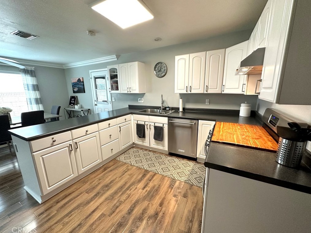 15712 Pacific St, Tustin, CA 92780
