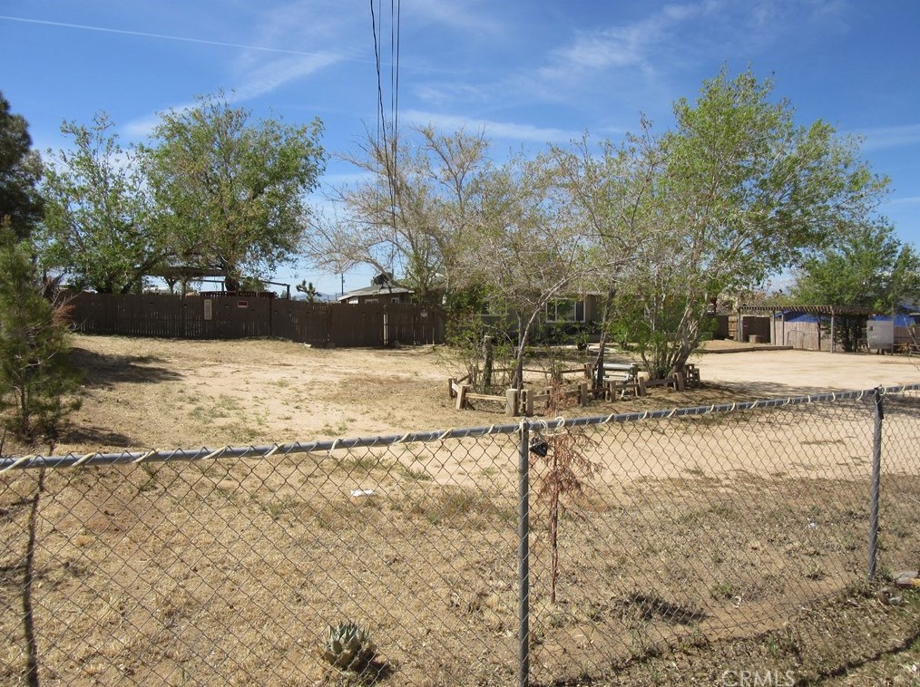 17763 Wisteria St, Hesperia, CA 92345-5287