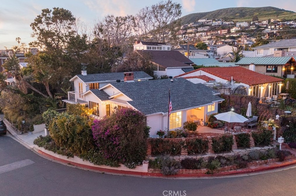856 Cliff Dr, Laguna Beach, CA 92651-1411