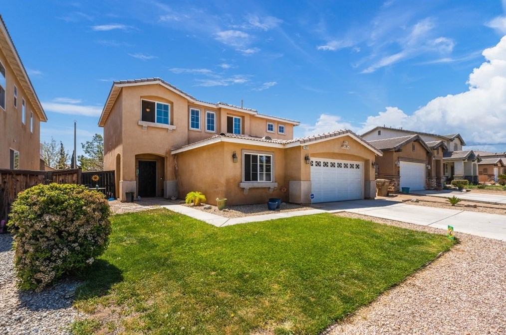 14237 Blackstone St, Hesperia, CA 92345-9103