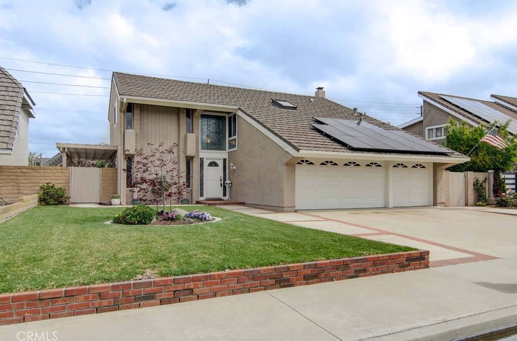 8541 Wave Cir, Huntington Beach, CA 92646