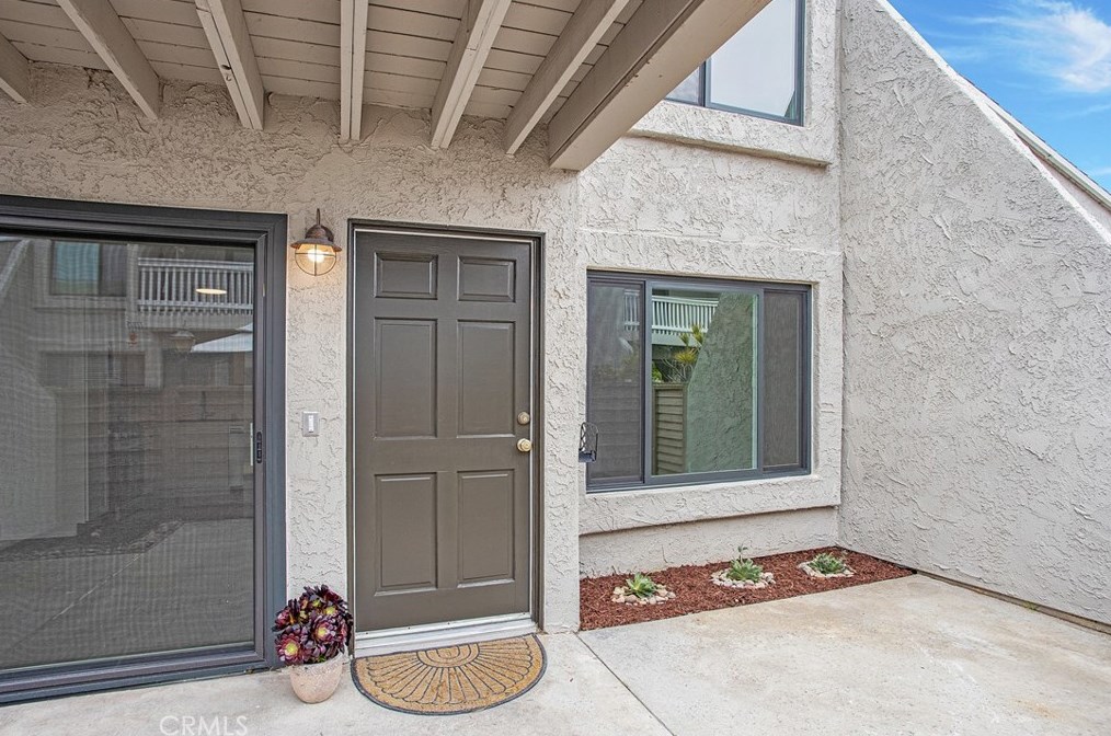 17812 Beard Ln, Huntington Beach, CA 92647-7001