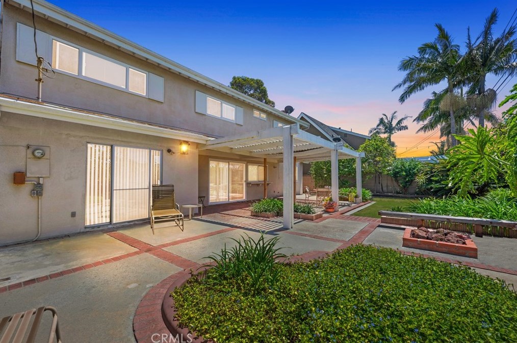 17251 Lido Ln, Huntington Beach, CA 92647-6140