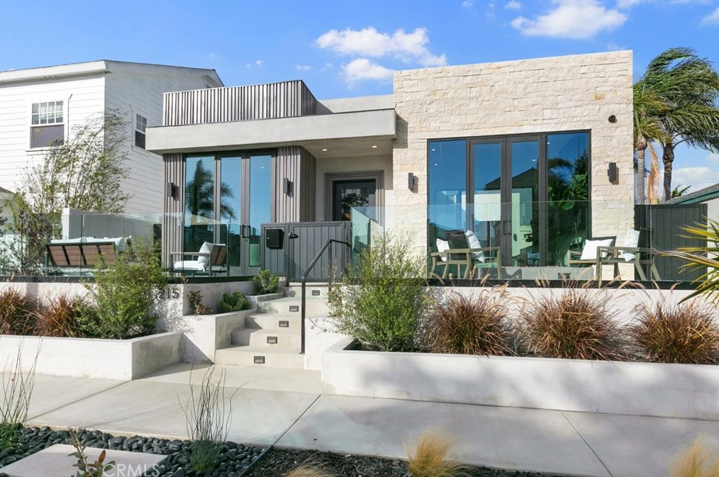 215 Lincoln Ave, Huntington Beach CA  92648-3505 exterior