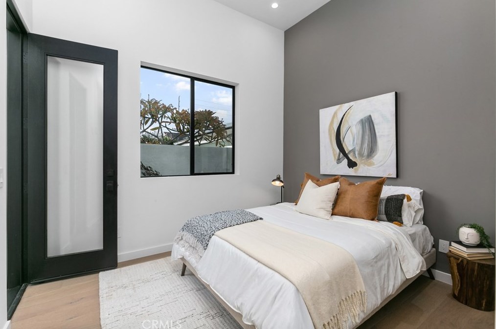 215 Lincoln Ave, Huntington Beach CA  92648-3505 exterior