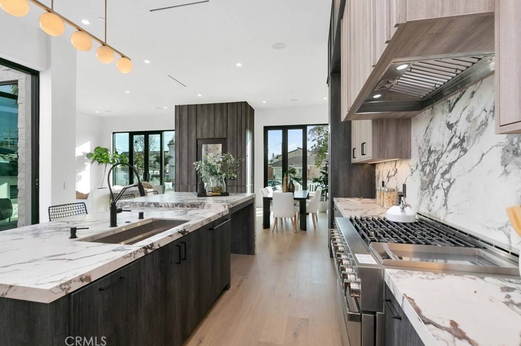 215 Lincoln Ave, Huntington Beach CA  92648-3505 exterior