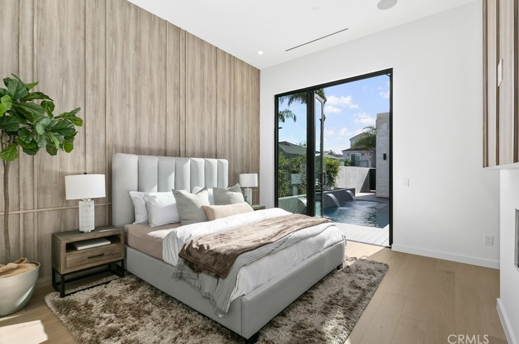 215 Lincoln Ave, Huntington Beach CA  92648-3505 exterior