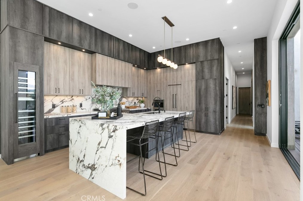 215 Lincoln Ave, Huntington Beach CA  92648-3505 exterior