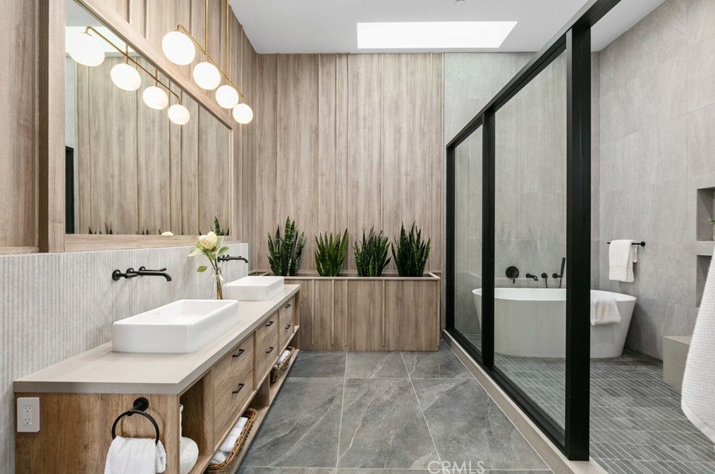 215 Lincoln Ave, Huntington Beach CA  92648-3505 exterior