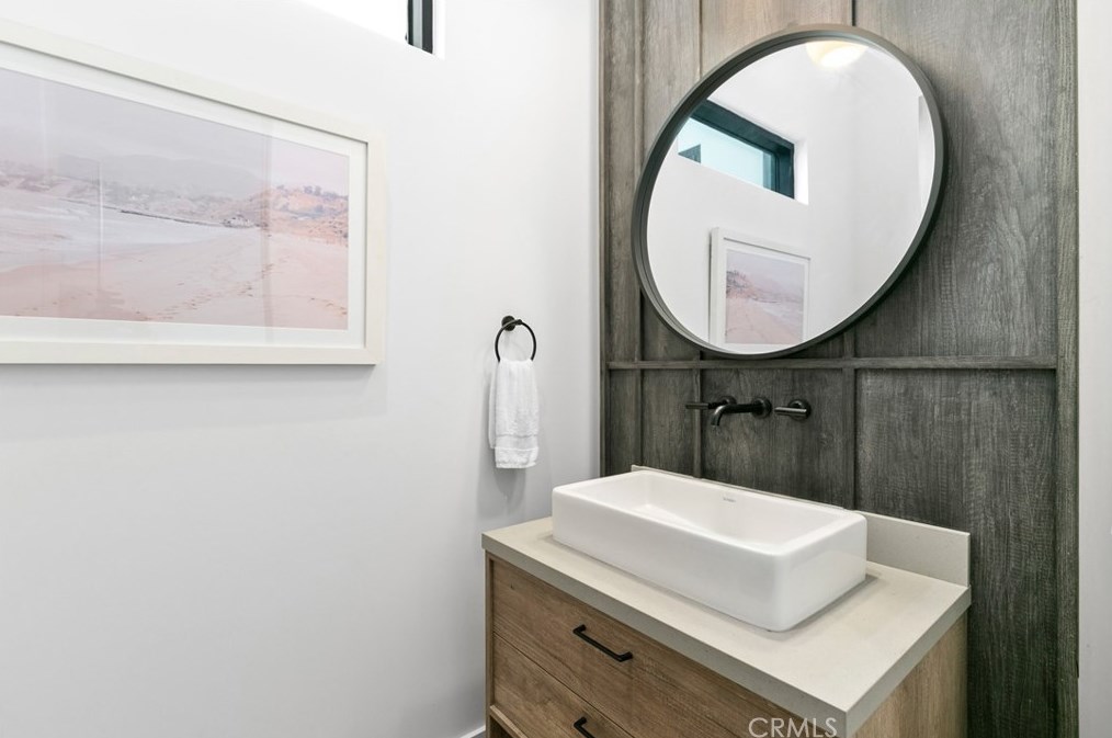 215 Lincoln Ave, Huntington Beach CA  92648-3505 exterior