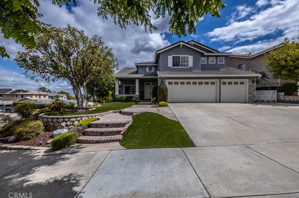 271 Matterhorn Dr, Corona, CA 92881-8360