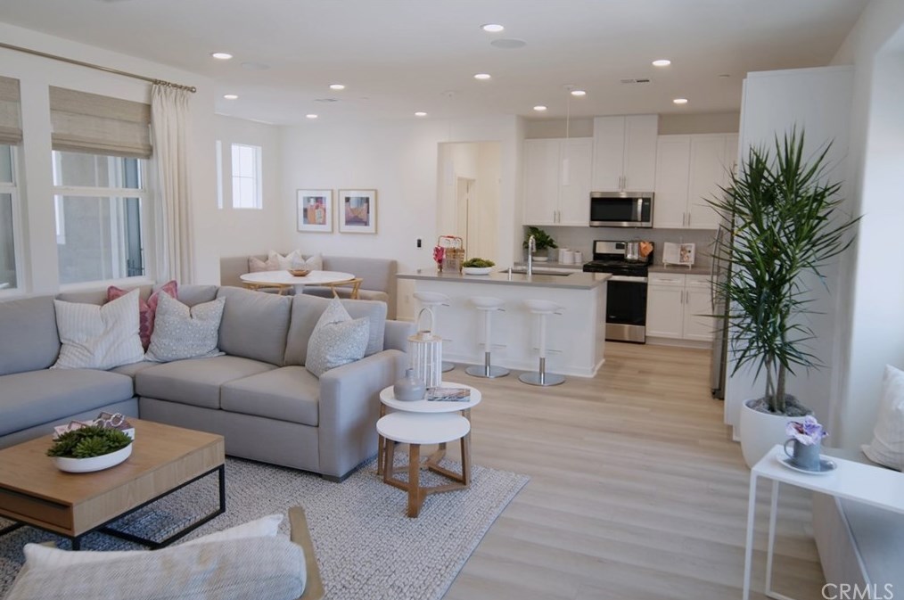 16040 Parkhouse Dr, Fontana, CA 92336