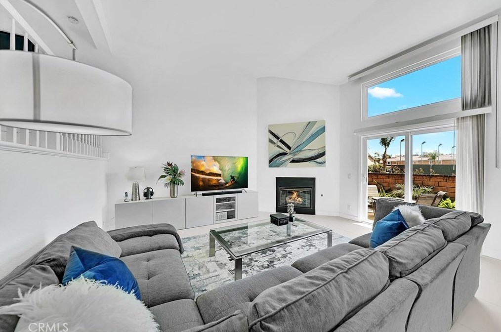 7782 Seaglen Dr, Huntington Beach, CA 92648-5426