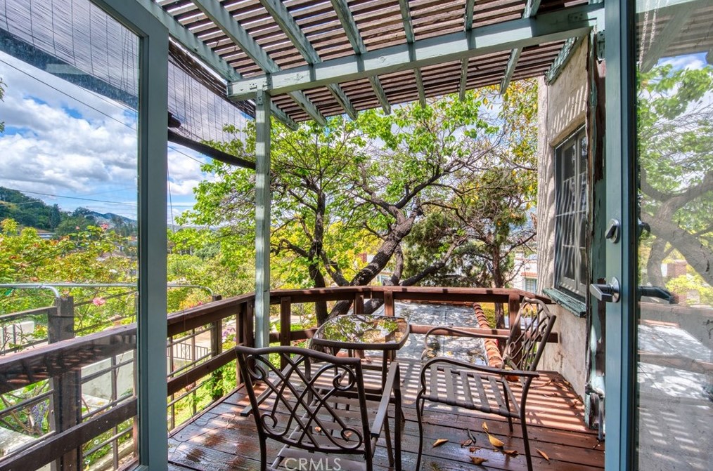 1122 Yale Dr, Glendale, CA 91205