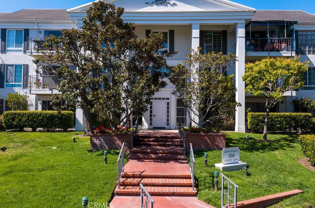 300 Cagney Ln #4, Newport Beach, CA 92663