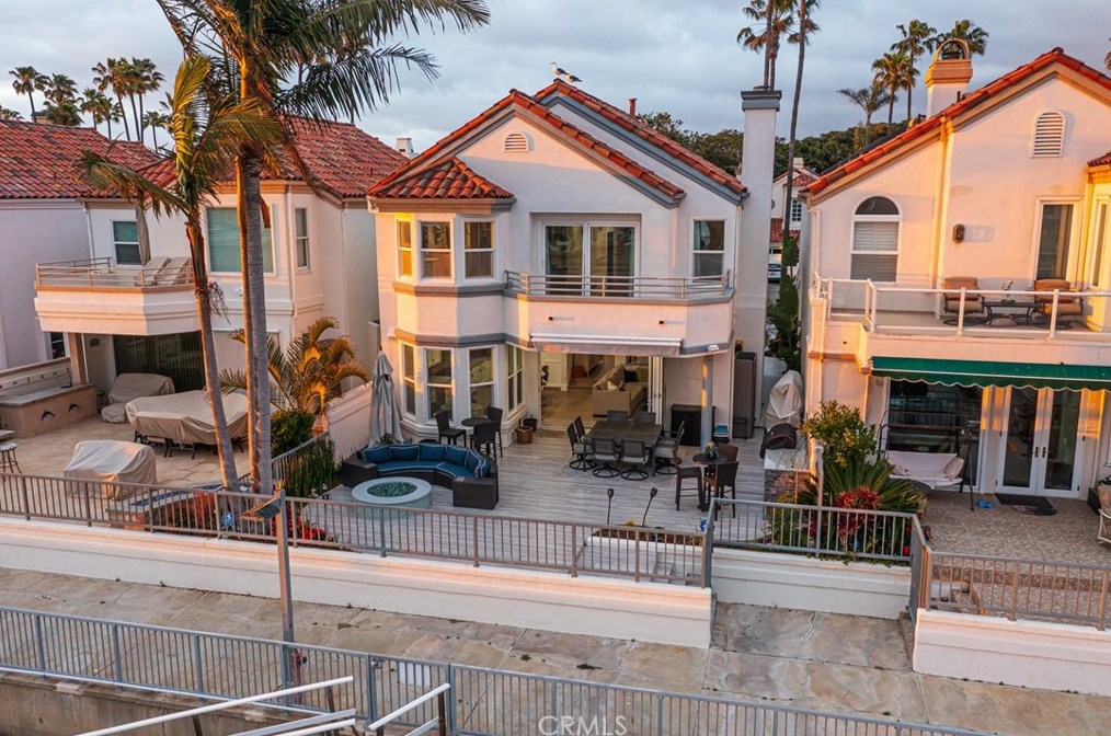 3182 Portofino Cir, Huntington Beach CA  92649-1927 exterior
