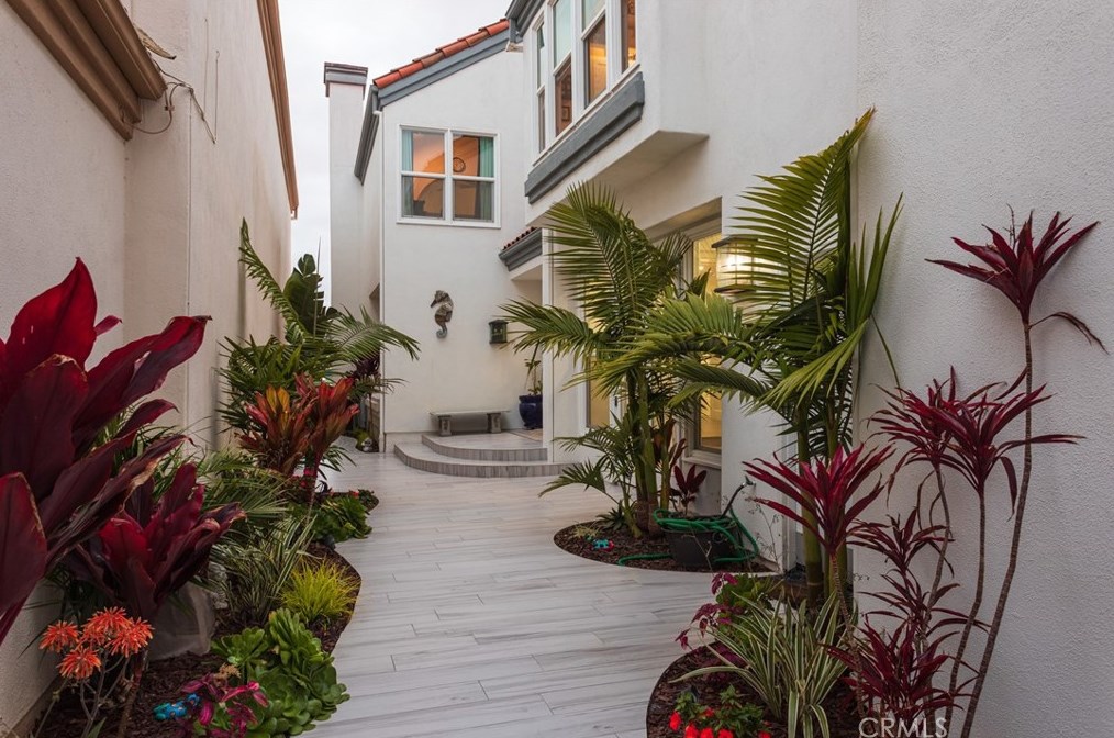 3182 Portofino Cir, Huntington Beach CA  92649-1927 exterior