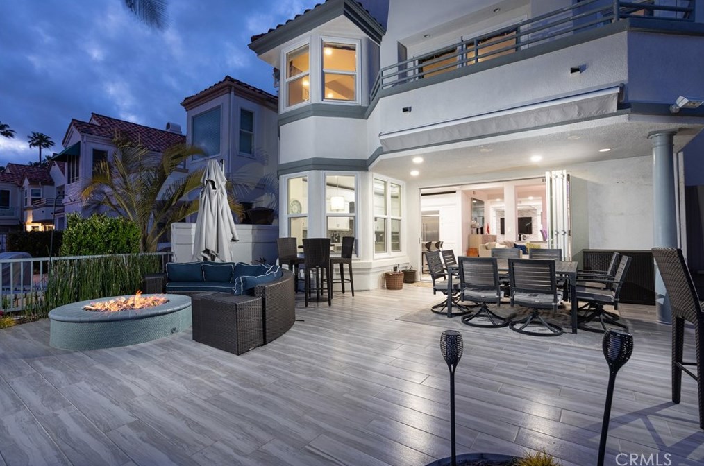 3182 Portofino Cir, Huntington Beach CA  92649-1927 exterior