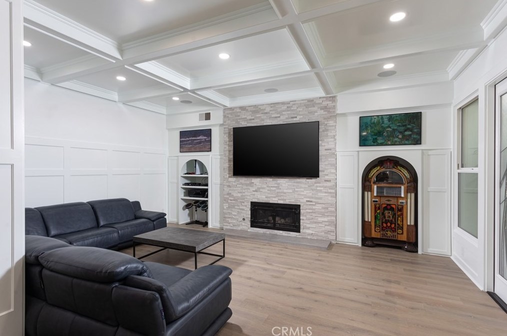 3182 Portofino Cir, Huntington Beach CA  92649-1927 exterior