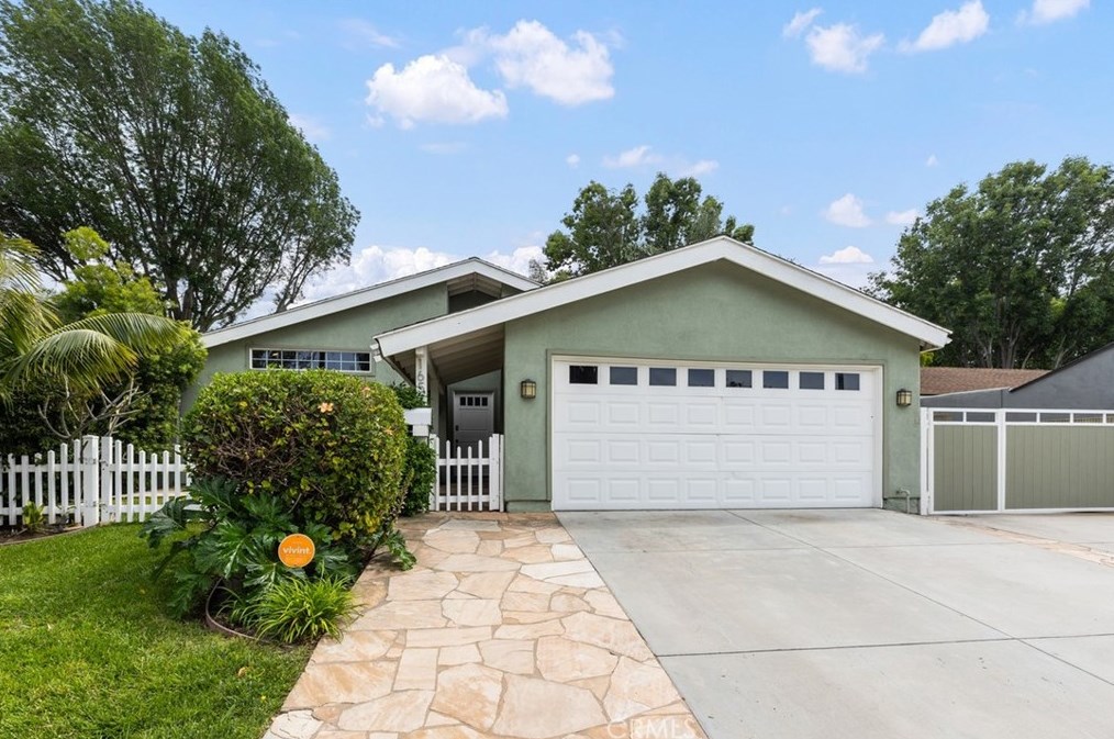 1657 Iowa St, Costa Mesa, CA 92626-2016