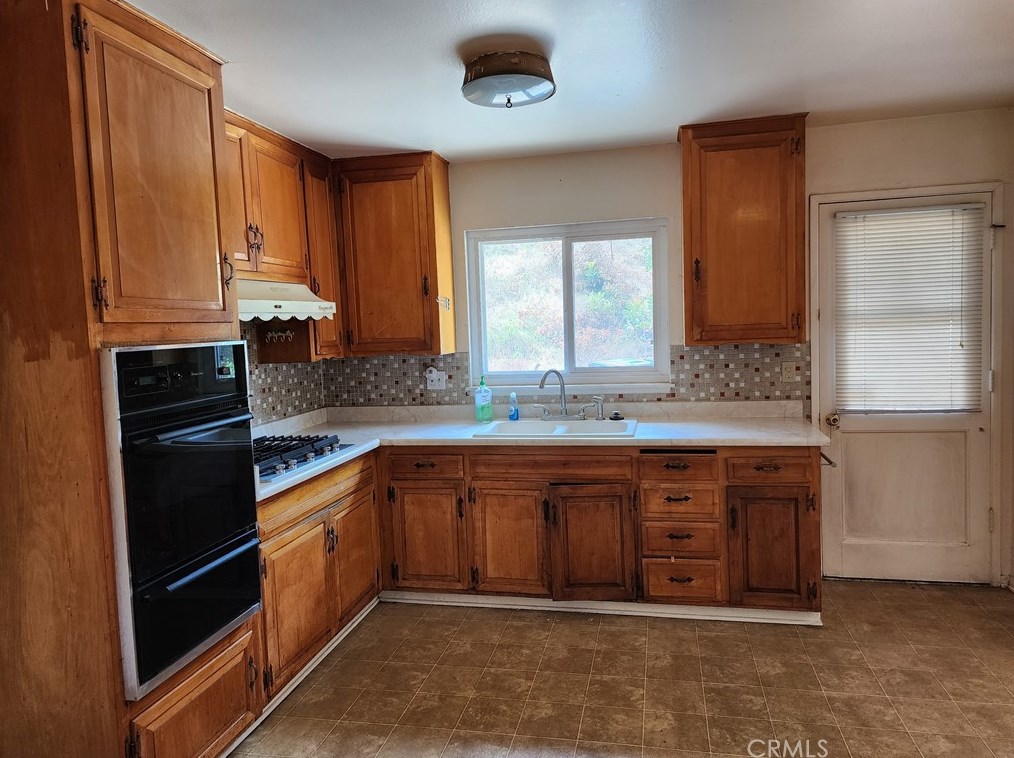 14334 Foster Rd, La Mirada, CA 90638-2911