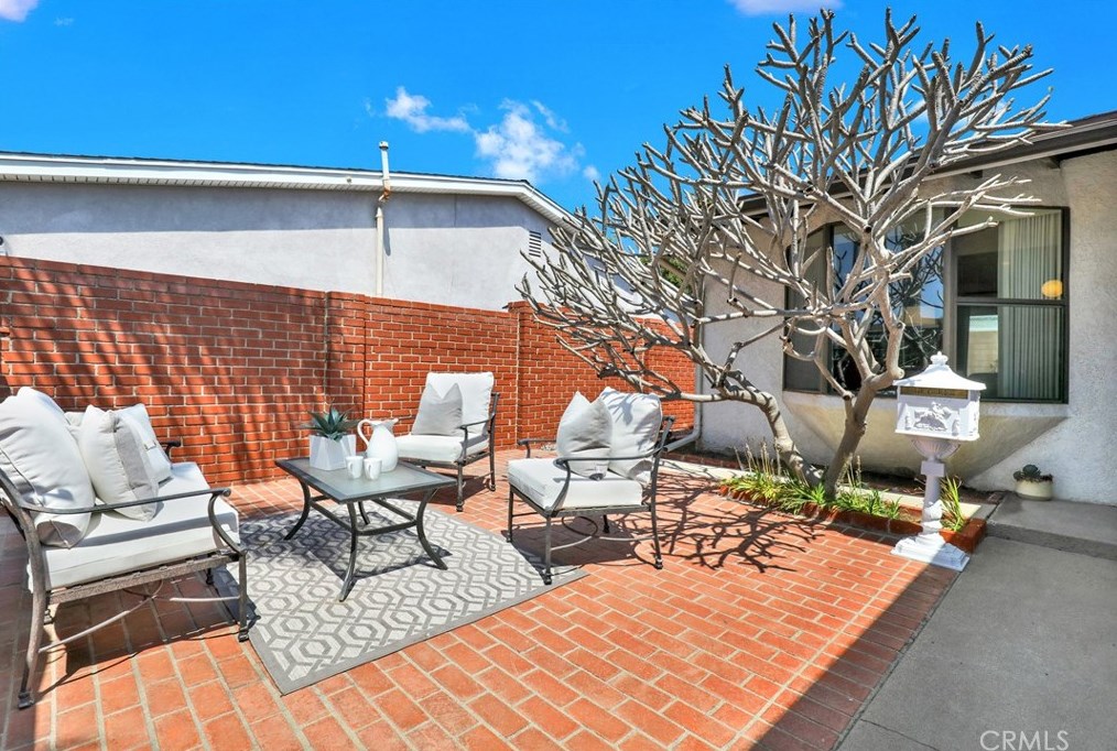 1025 Fathom Ave, Seal Beach, CA 90740
