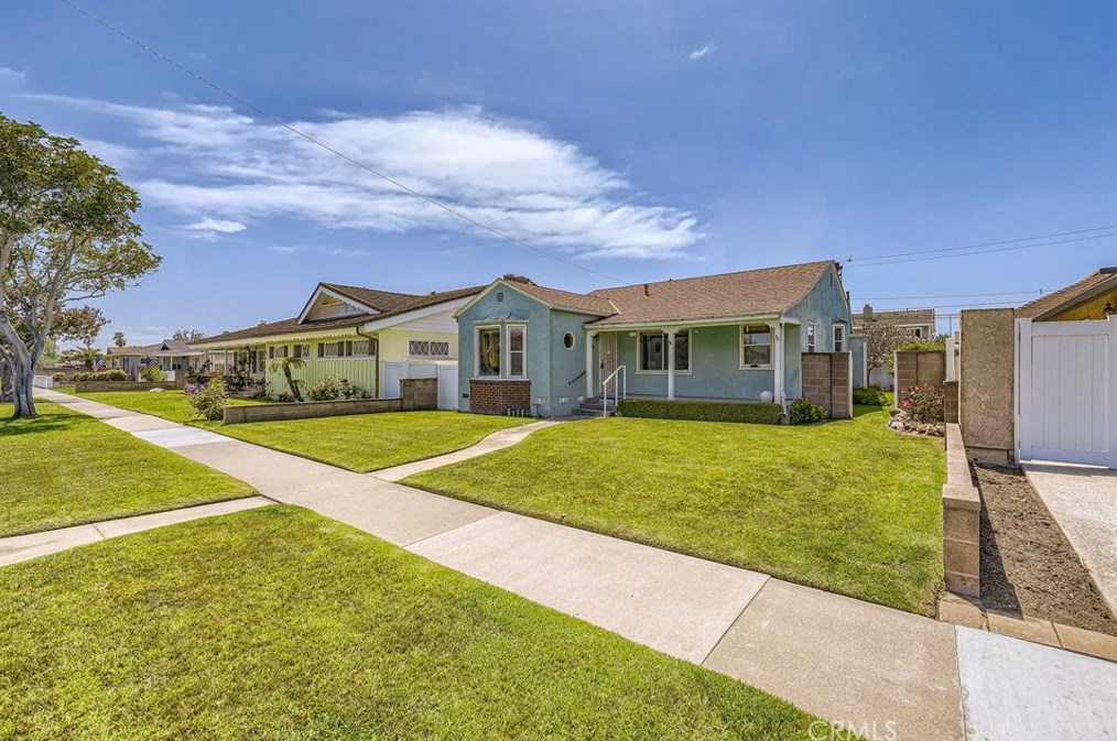 1821 Lake St, Huntington Beach, CA 92648