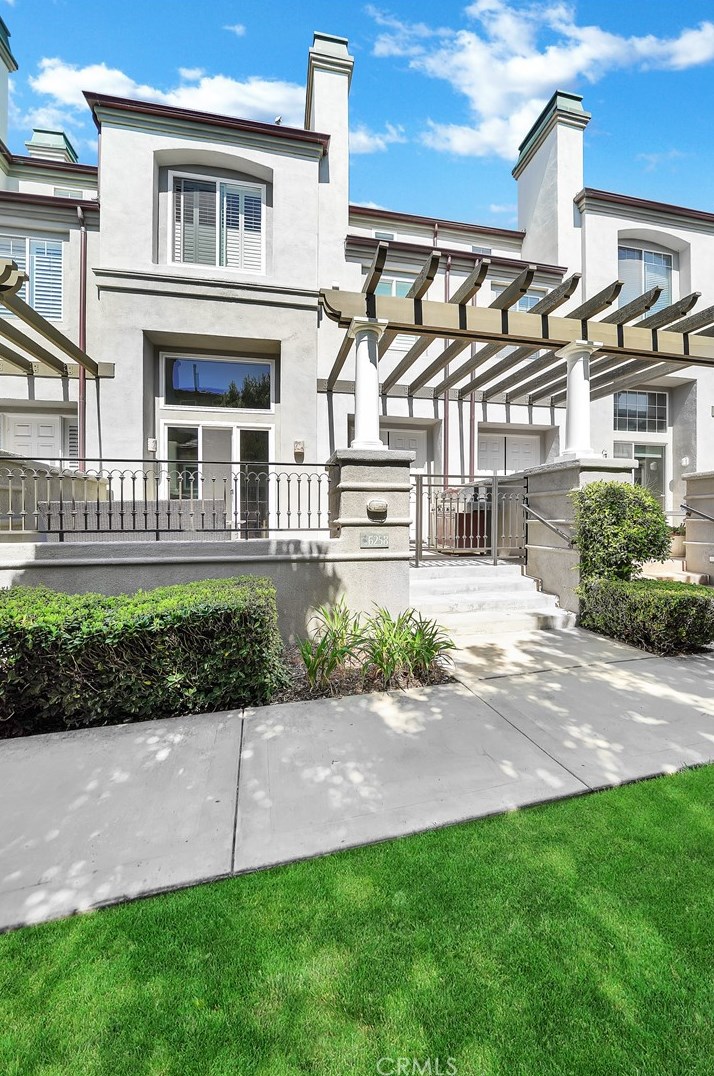 6258 Surfboard Cir, Huntington Beach, CA 92648-5592