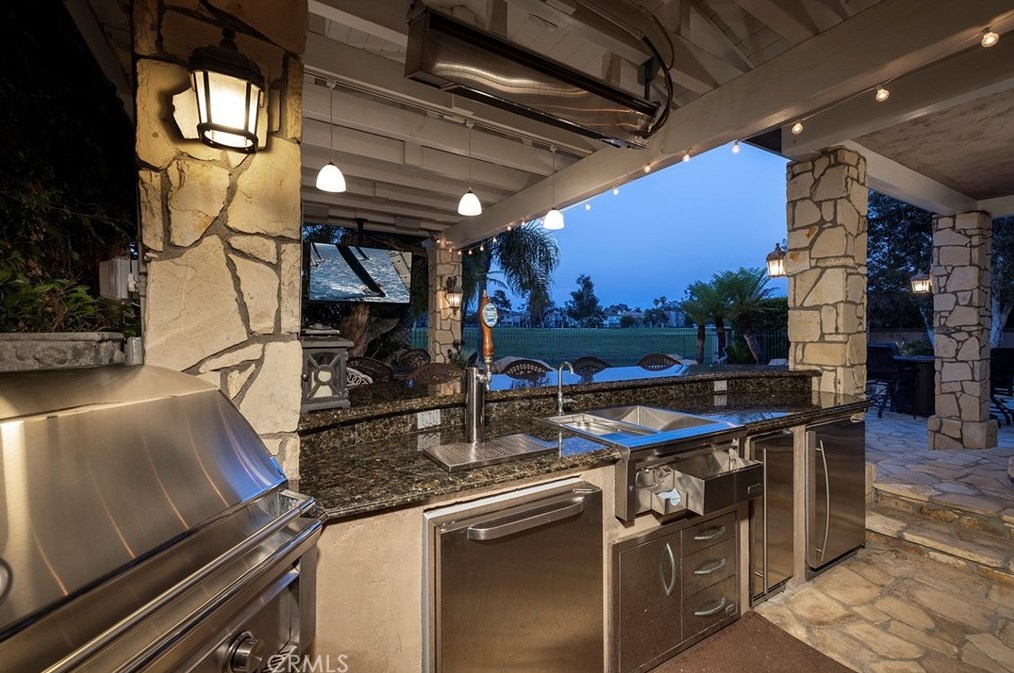 19372 Woodlands Dr, Huntington Beach CA  92648-5541 exterior