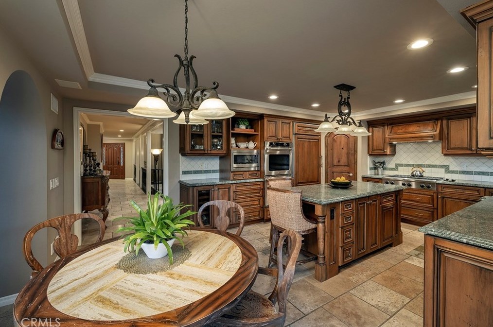 19372 Woodlands Dr, Huntington Beach CA  92648-5541 exterior
