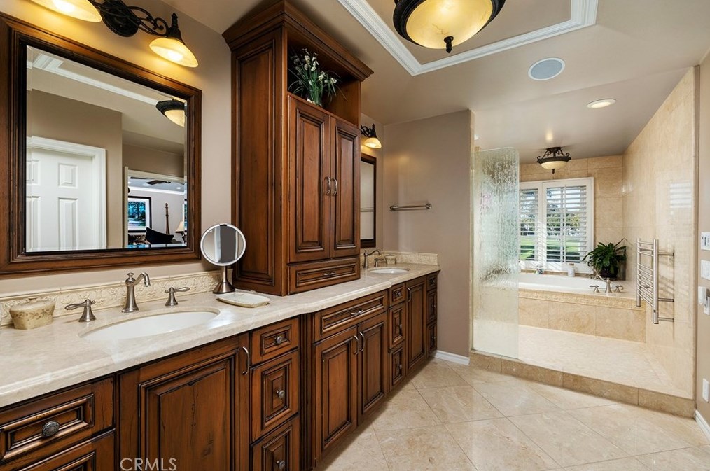 19372 Woodlands Dr, Huntington Beach CA  92648-5541 exterior