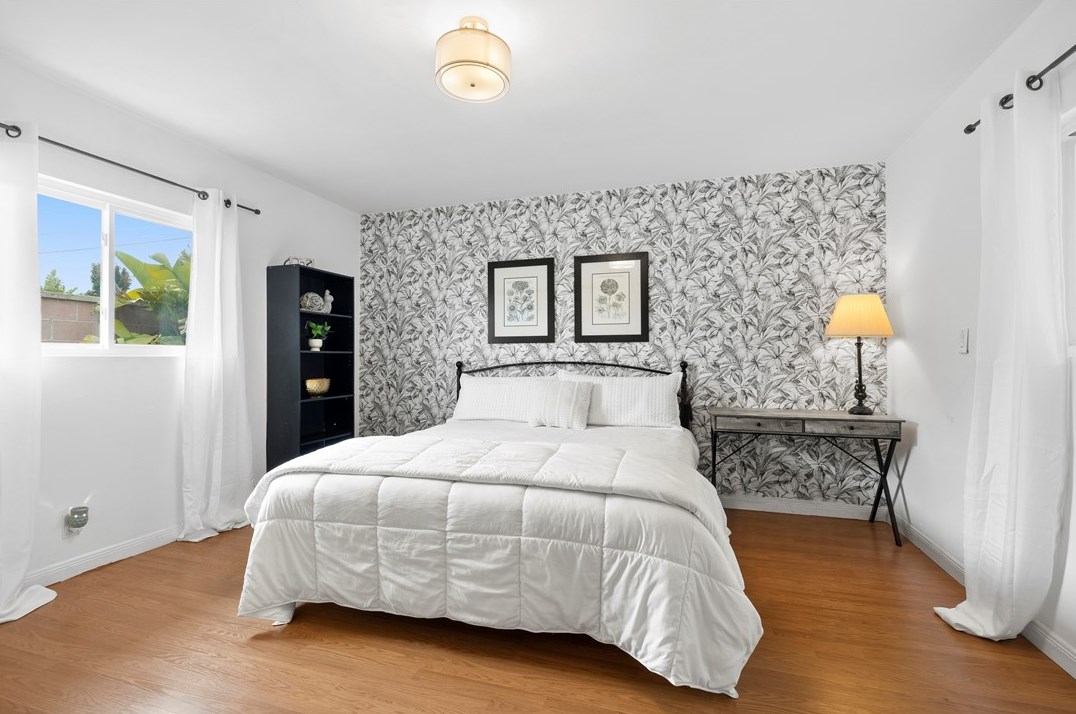3027 Warren Ln, Costa Mesa, CA 92626-2740