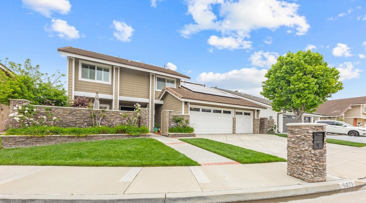6031 Jasonwood Dr, Huntington Beach, CA 92648-1015