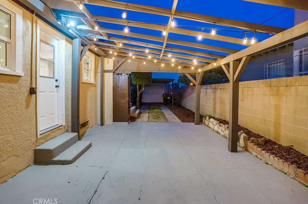 1939 78th Pl, Los Angeles CA  90047-2629 exterior