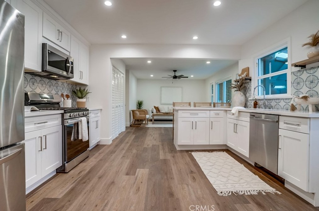 1939 78th Pl, Los Angeles CA  90047-2629 exterior
