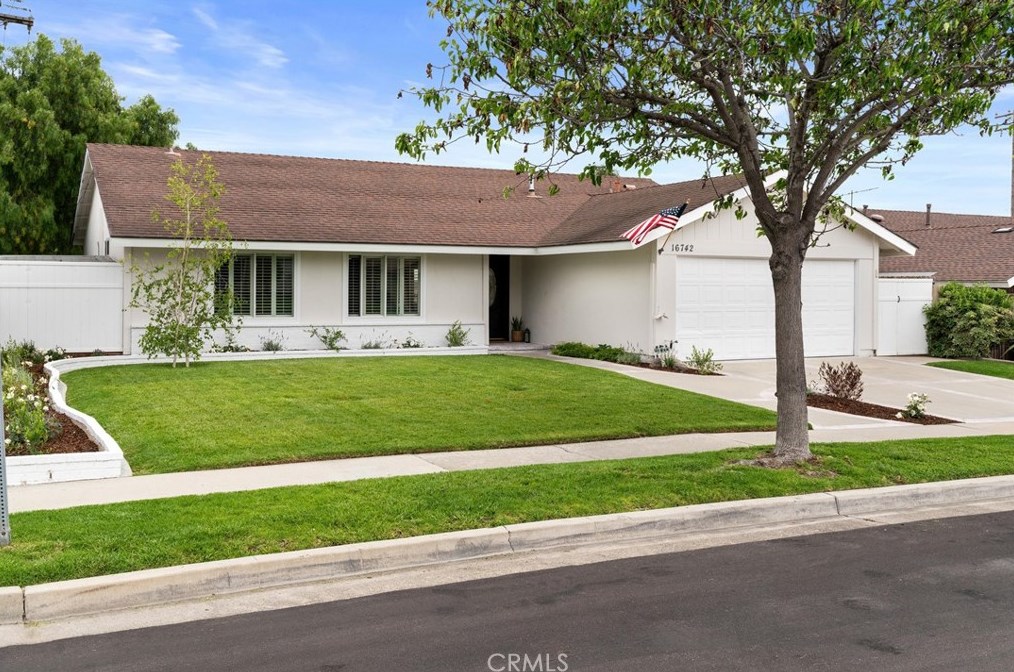 16742 Summercloud Ln, Huntington Beach, CA 92647