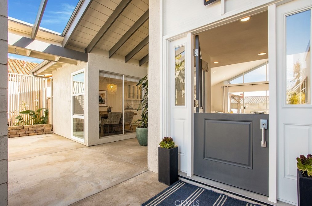 8342 Kingfisher Dr, Huntington Beach, CA 92646-5548