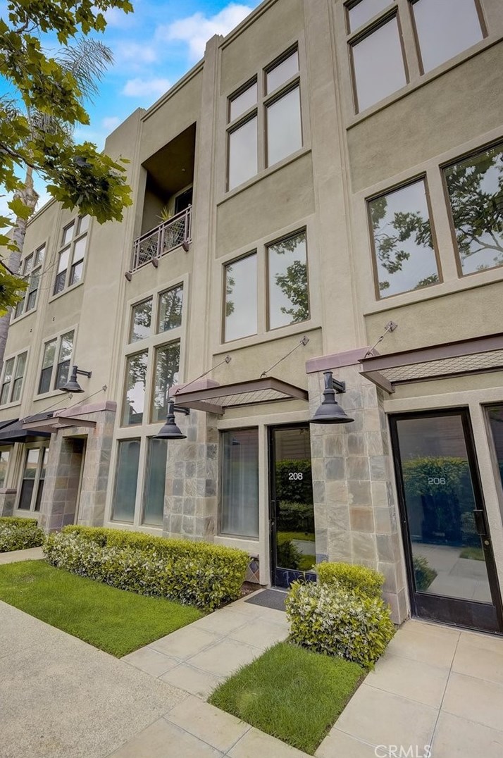 208 N Bush St, Santa Ana, CA 92701