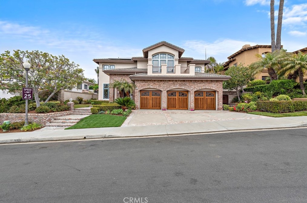 11 Gray Stone Way, Laguna Beach, CA 92677-9330